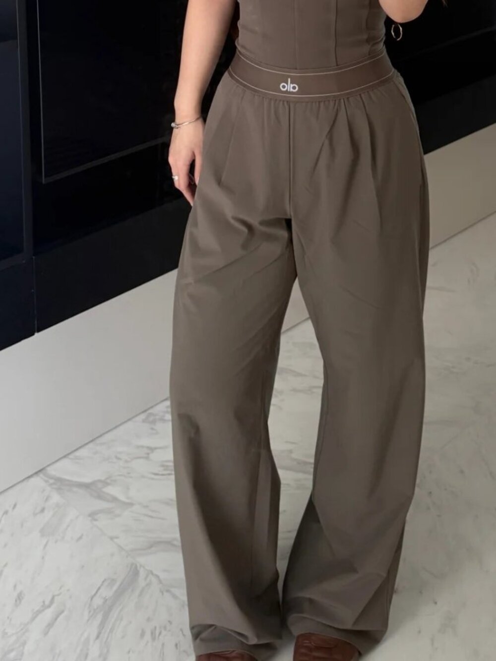 Alo Yoga Espresso Versatile Suit Up Trouser🛒Regular 30" Inseam NWT💖 - Picture 7 of 7